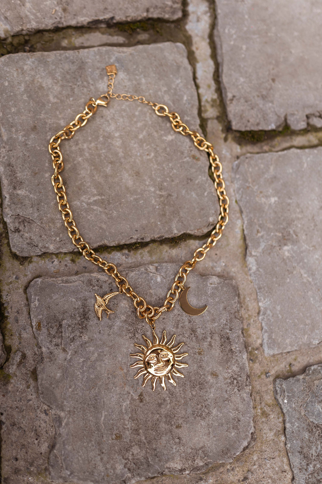 Sole necklace - golden