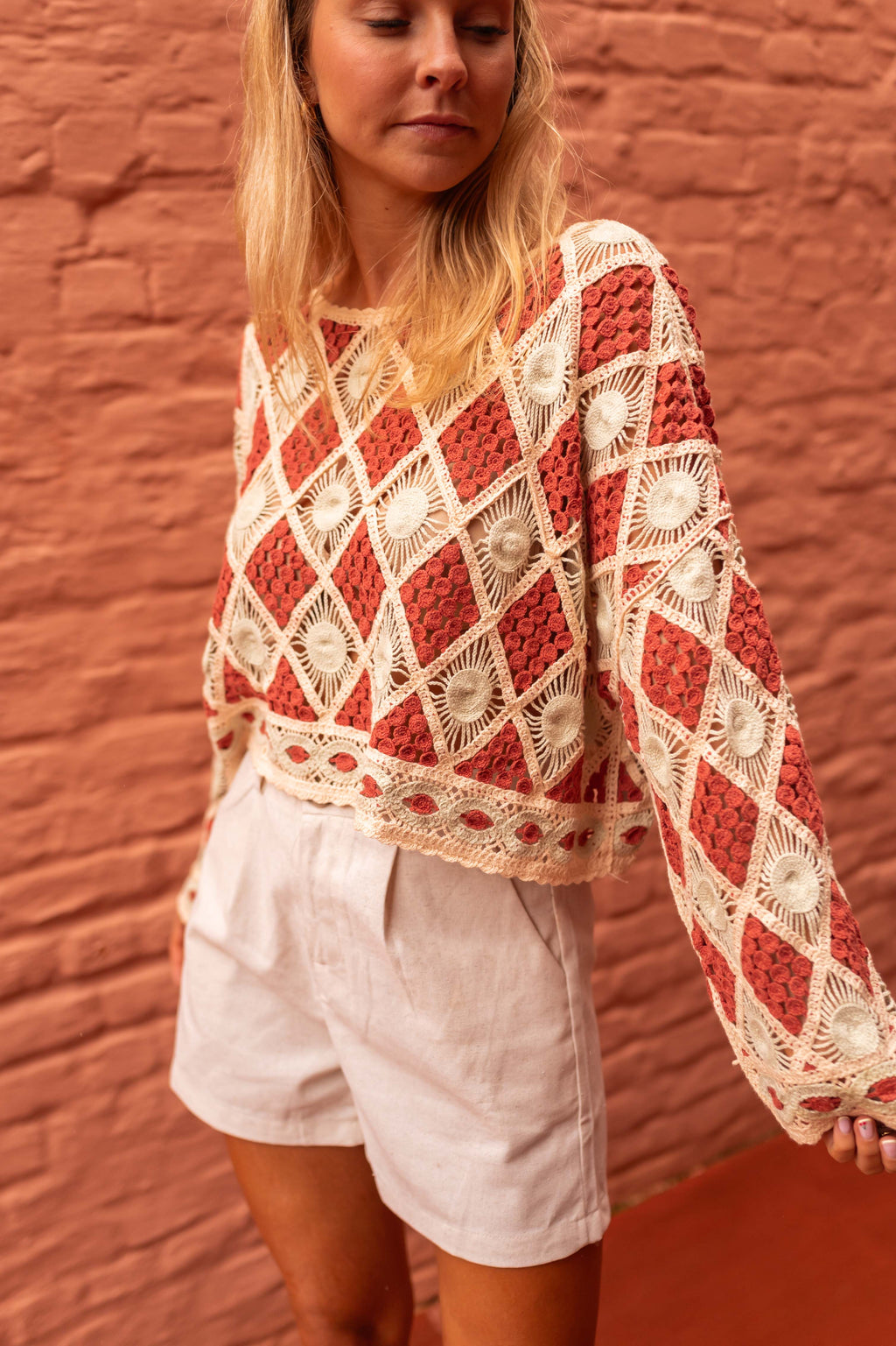 Blouse Kalya - brique en crochet