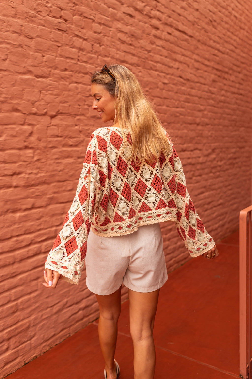 Blouse Kalya - brique en crochet
