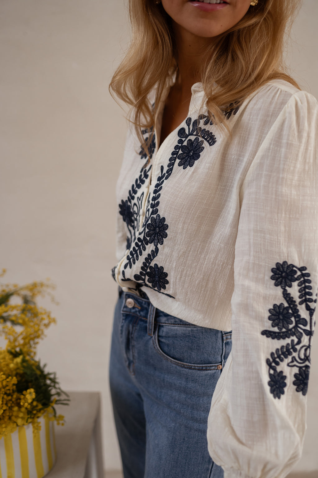 Salomé blouse - ecru and blue embroidered