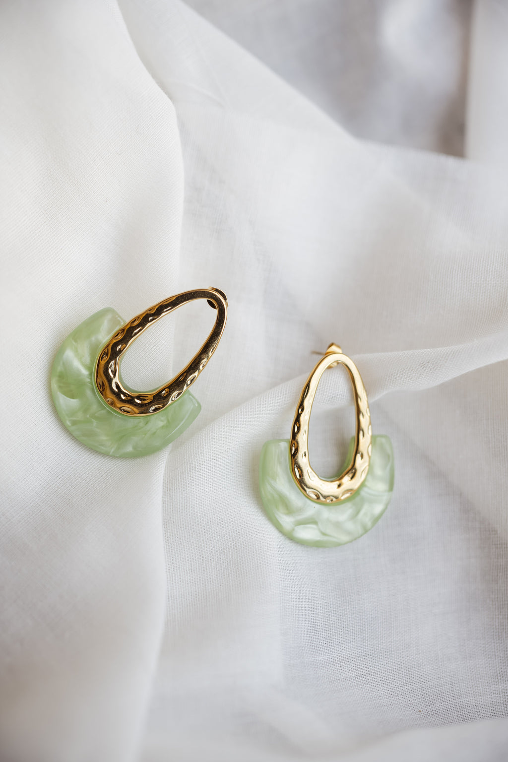 Bila earrings - golden & green