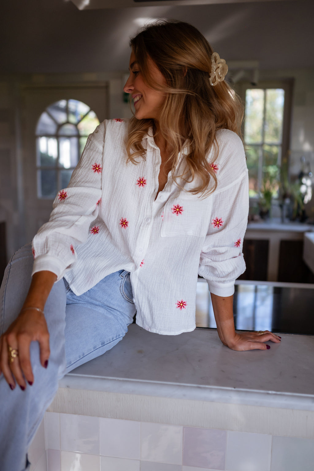 Grace shirt - ecru with red and pink flowers