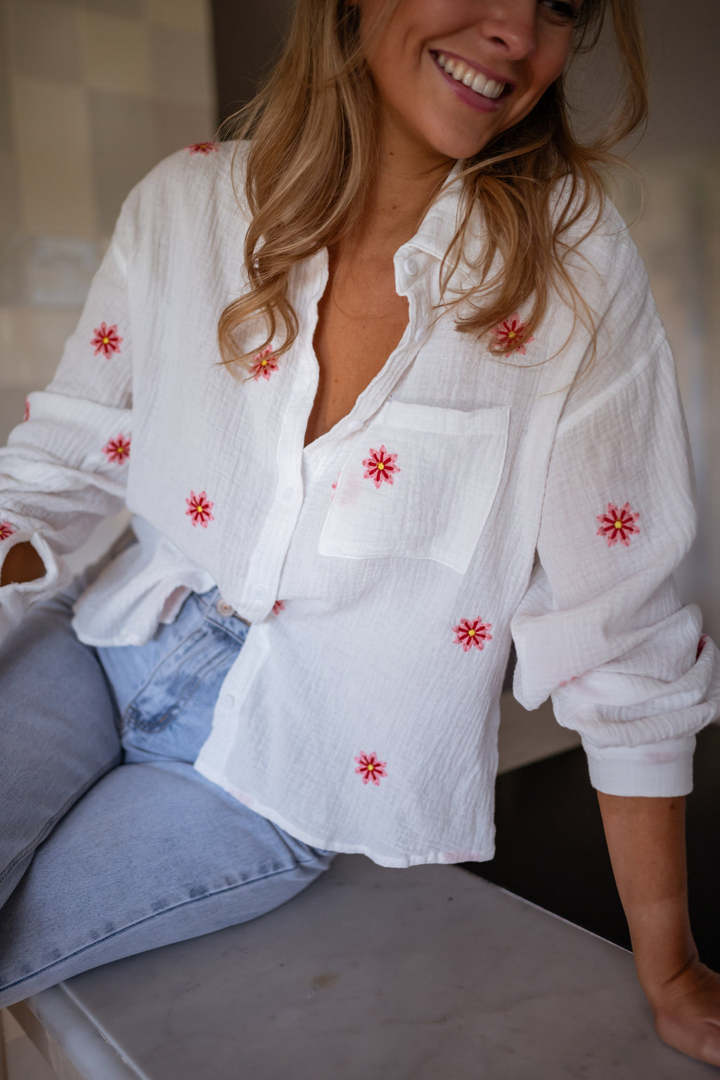 Grace shirt - ecru with red and pink flowers