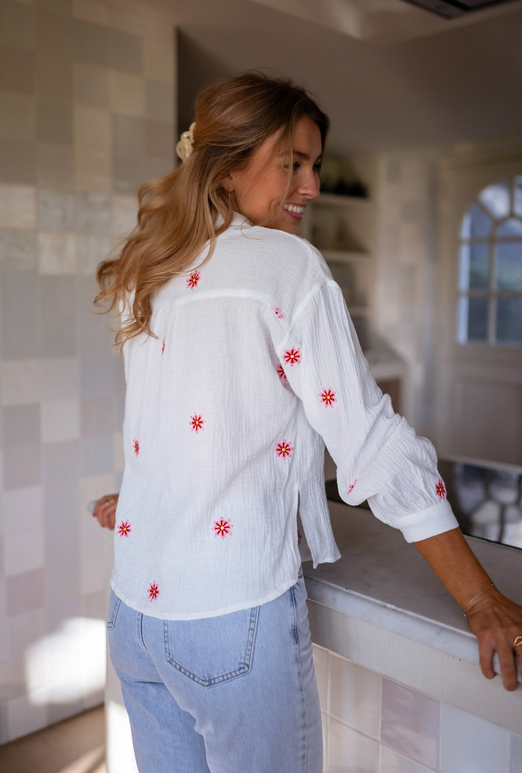 Grace shirt - ecru with red and pink flowers