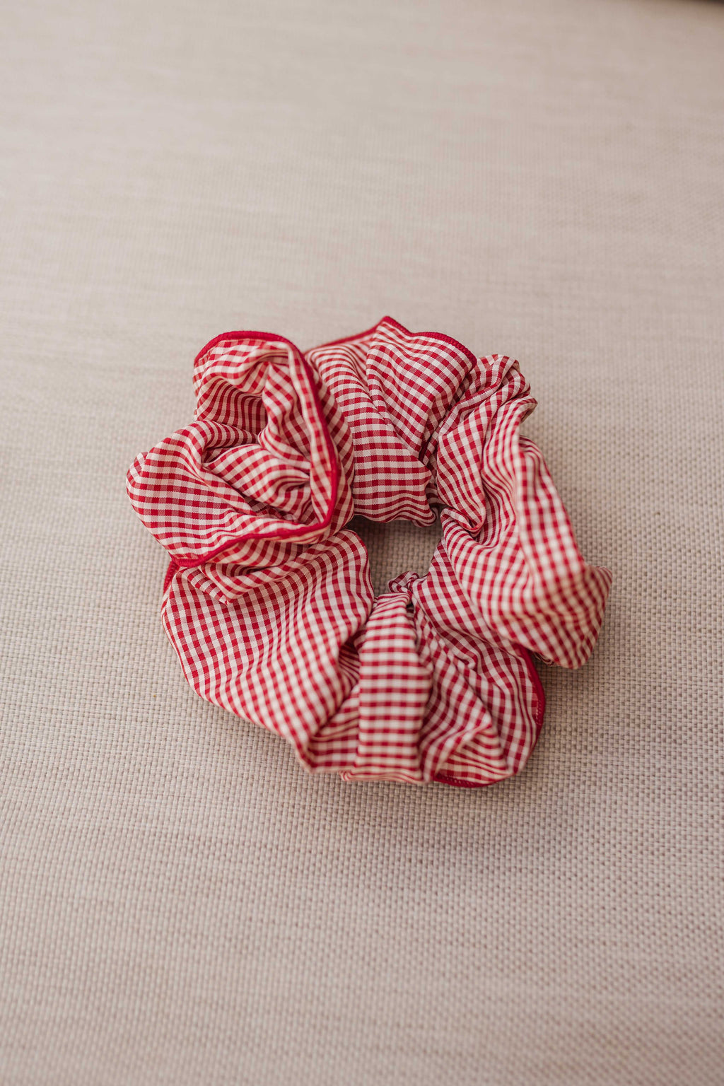 Rahi scrunchie - red gingham