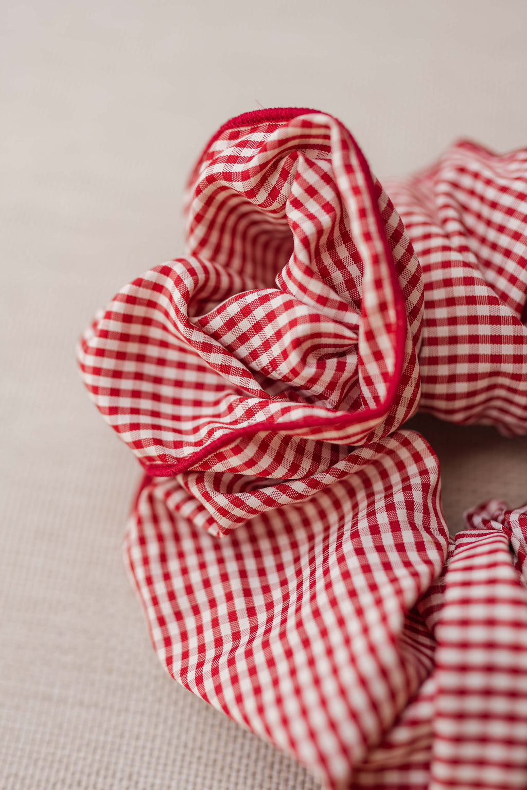 Rahi scrunchie - red gingham