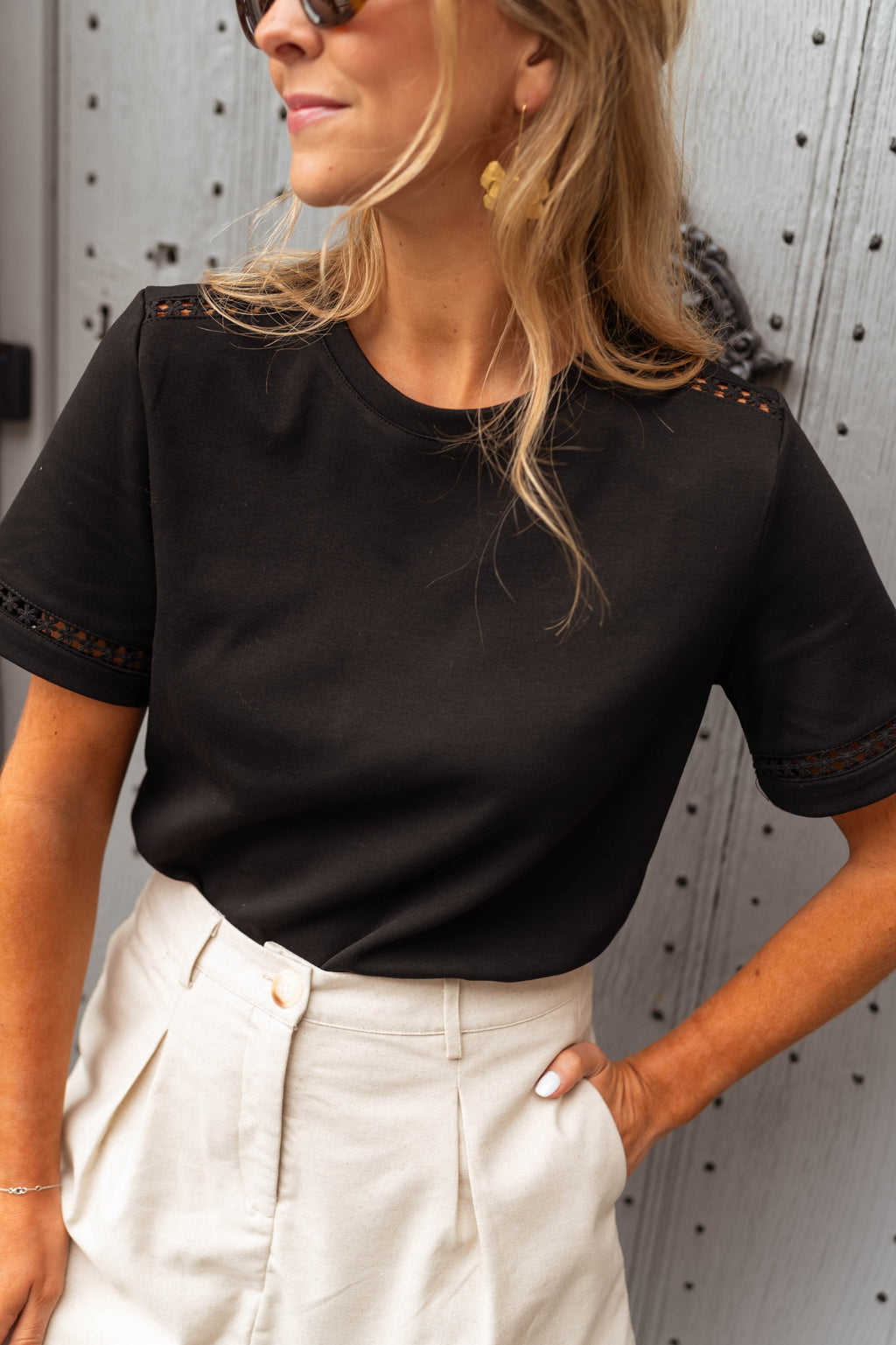 Romina t-shirt - black with embroidery