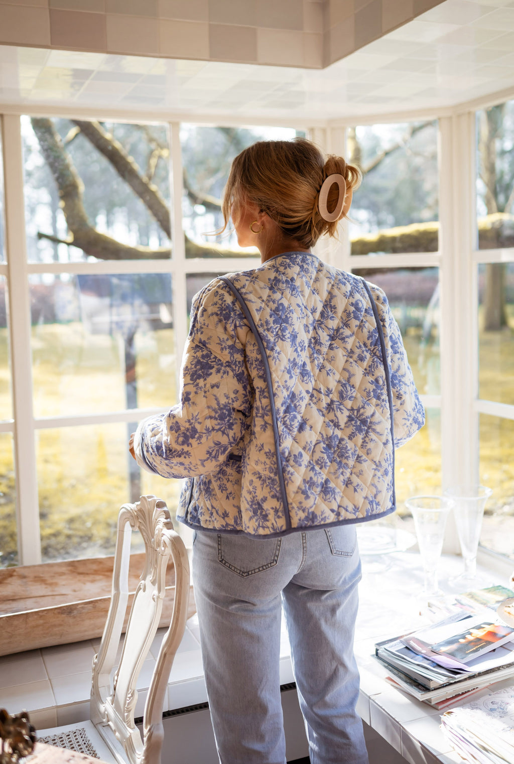 Jomilie jacket - ecru with blue flowers