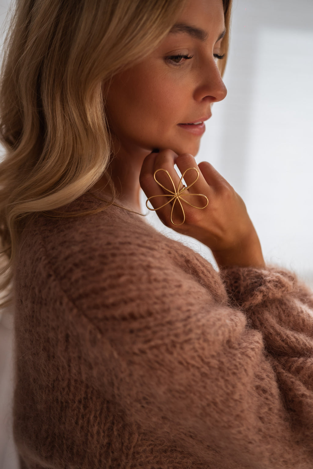 Barkley Ring Golden Flower shape Women s jewelry Easy Clothes
