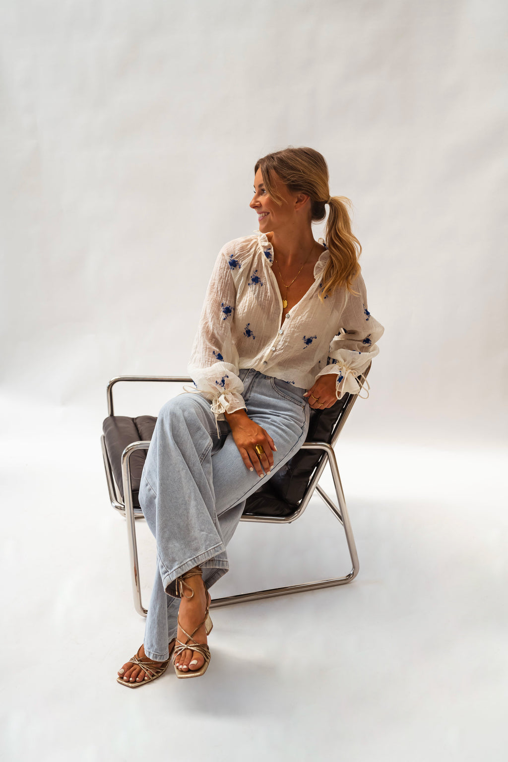 Blouse Gabrielle - écrue à fleurs bleues