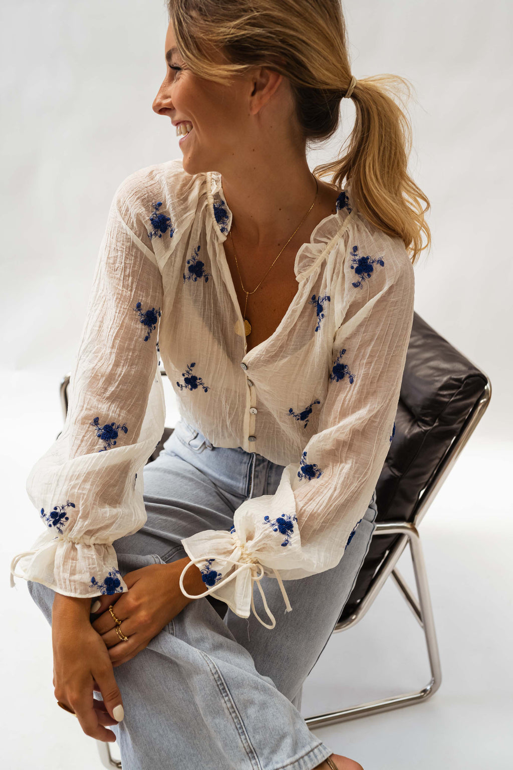 Blouse Gabrielle - écrue à fleurs bleues
