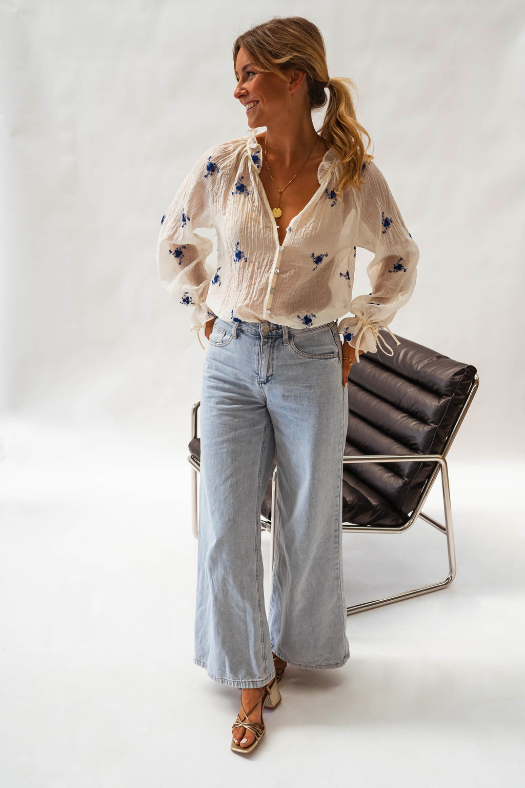 Blouse Gabrielle - écrue à fleurs bleues