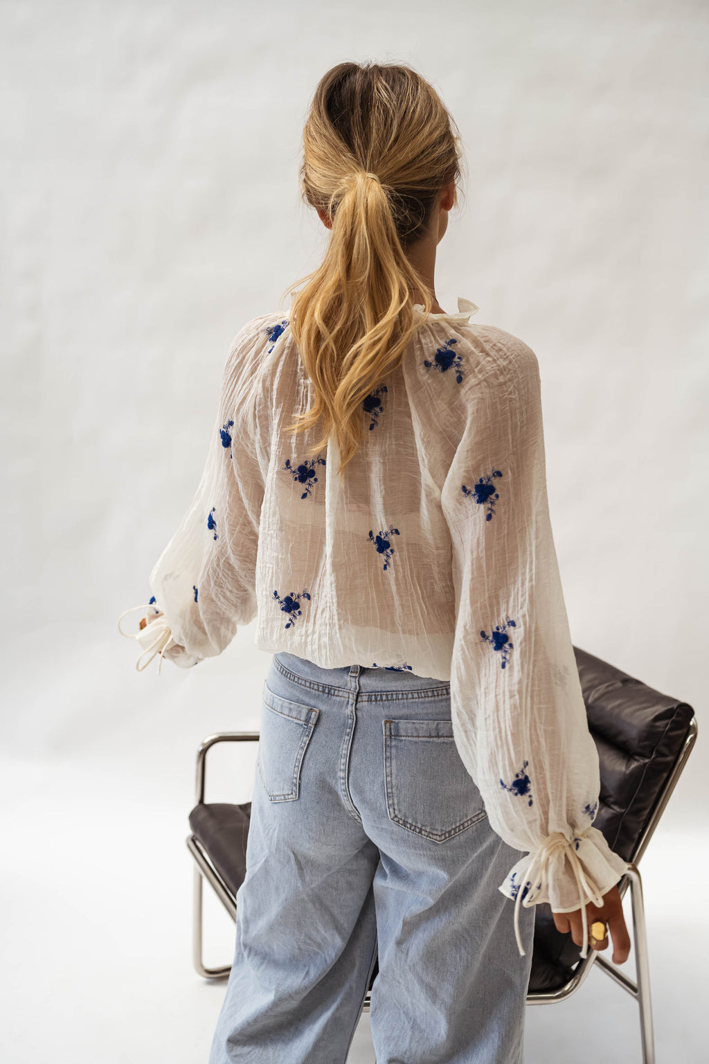 Blouse Gabrielle - écrue à fleurs bleues