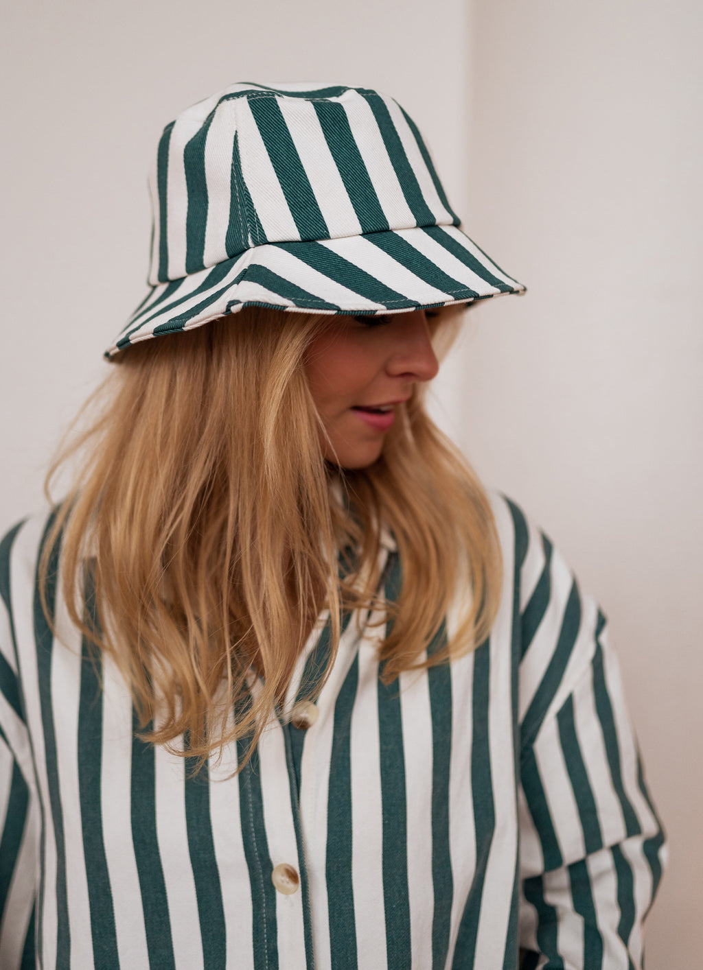 Monka bucket - hat with lines
