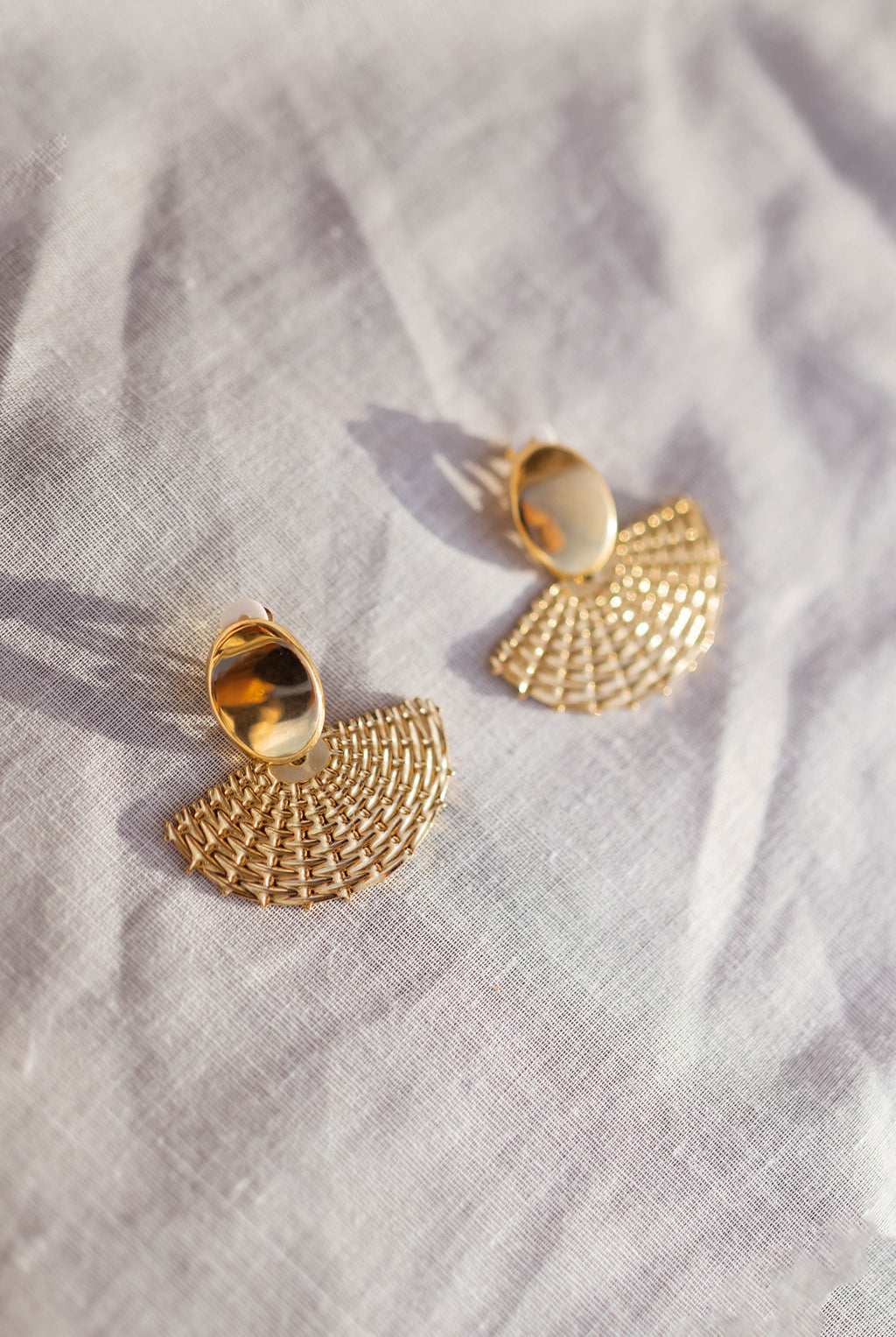 Elvis earrings - Golden