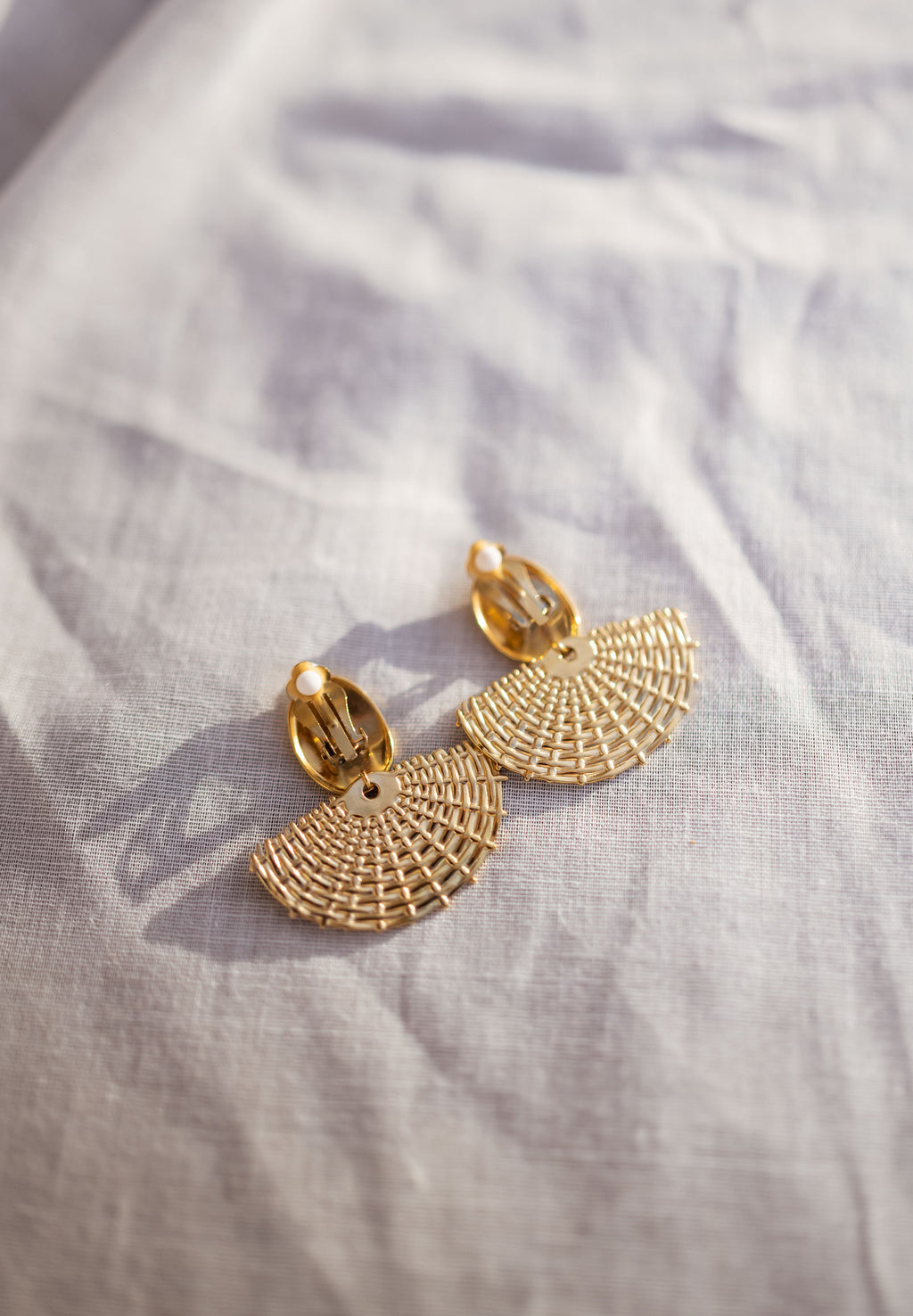 Elvis earrings - Golden