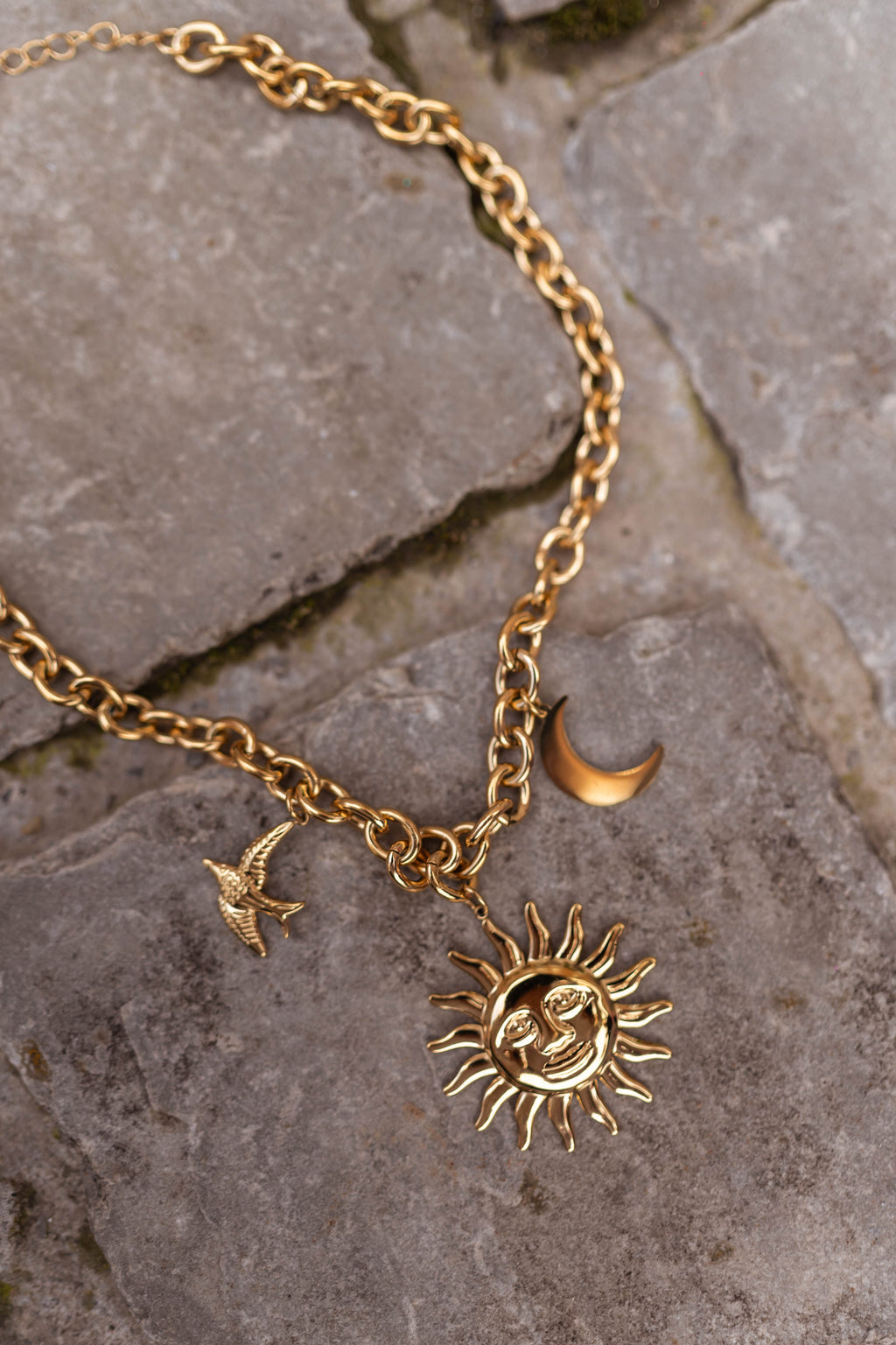 Sole necklace - golden