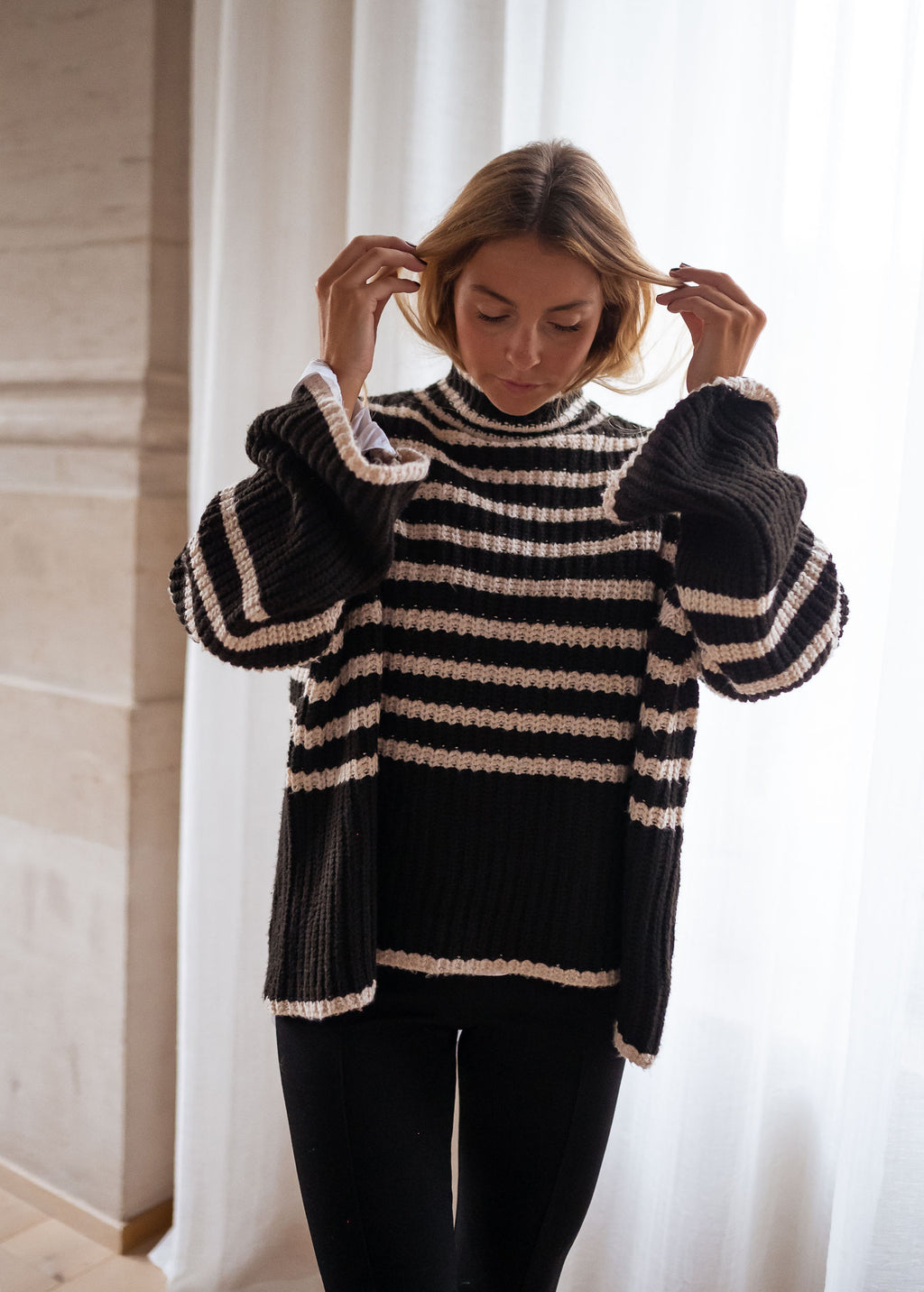 Sweater Genna with lines - Black and ecru 