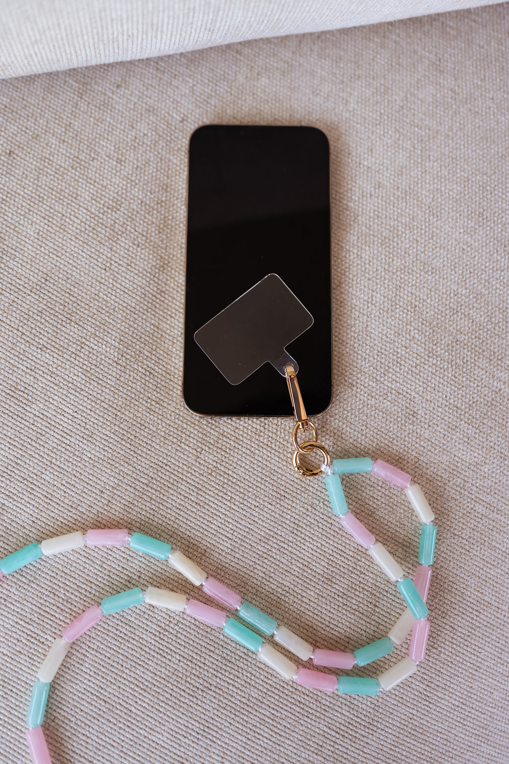 Jula phone lanyard - in pearls Roses, green and white