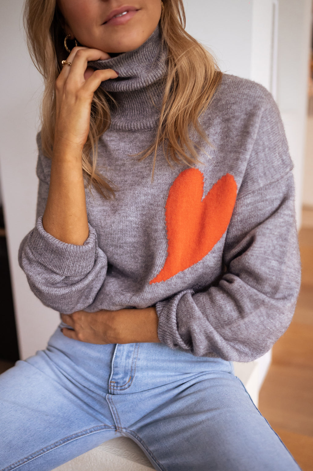 Tao sweater - Grey with orange heart