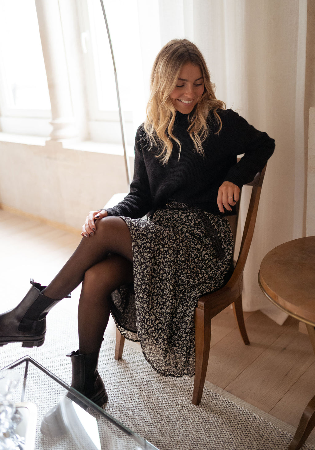 Robe Donna - noire à fleurs écrues
