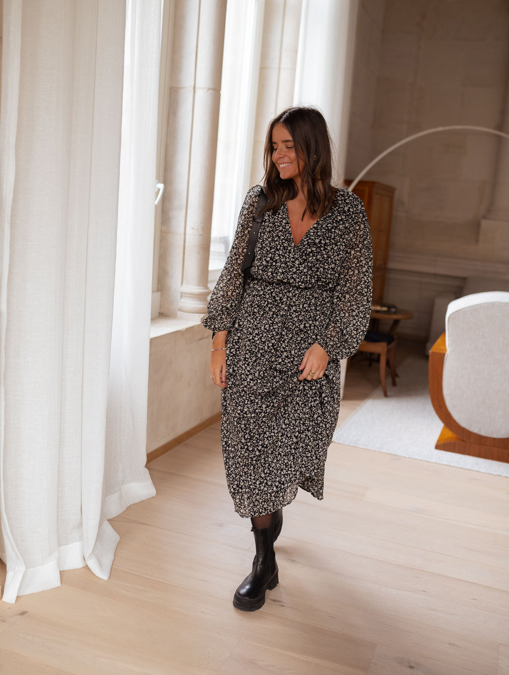 Robe Donna - noire à fleurs écrues