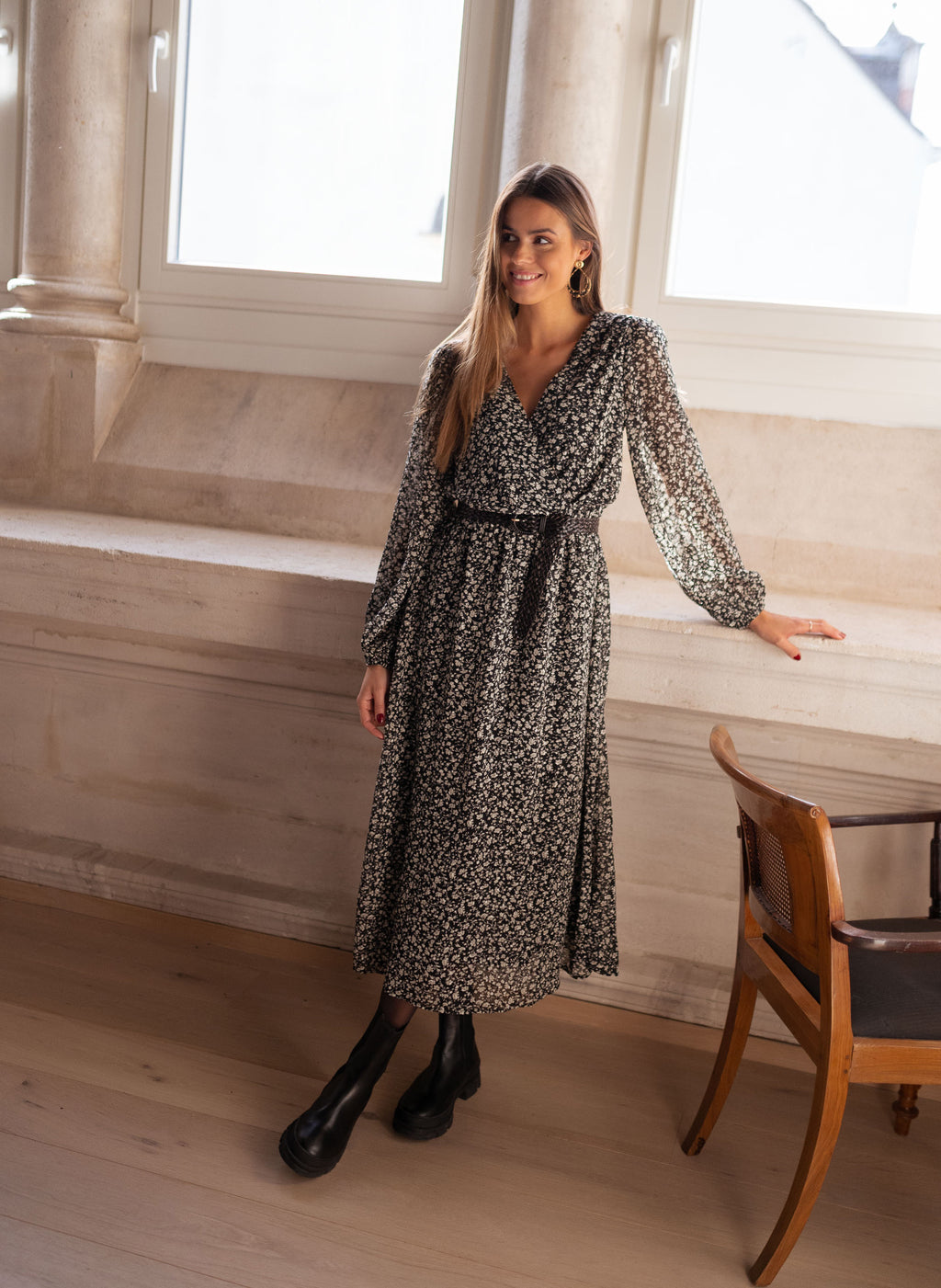 Robe Donna - noire à fleurs écrues