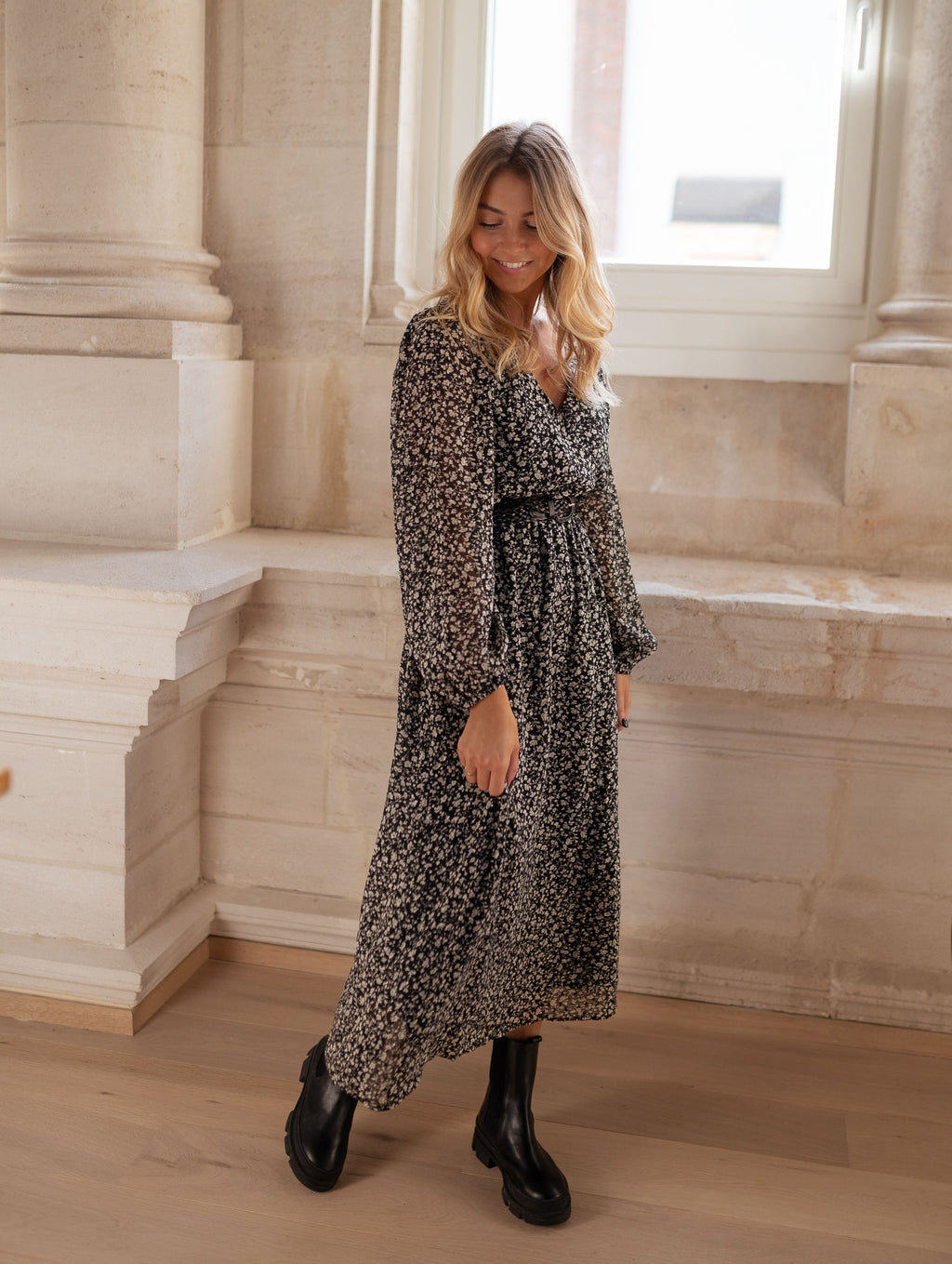 Robe Donna - noire à fleurs écrues