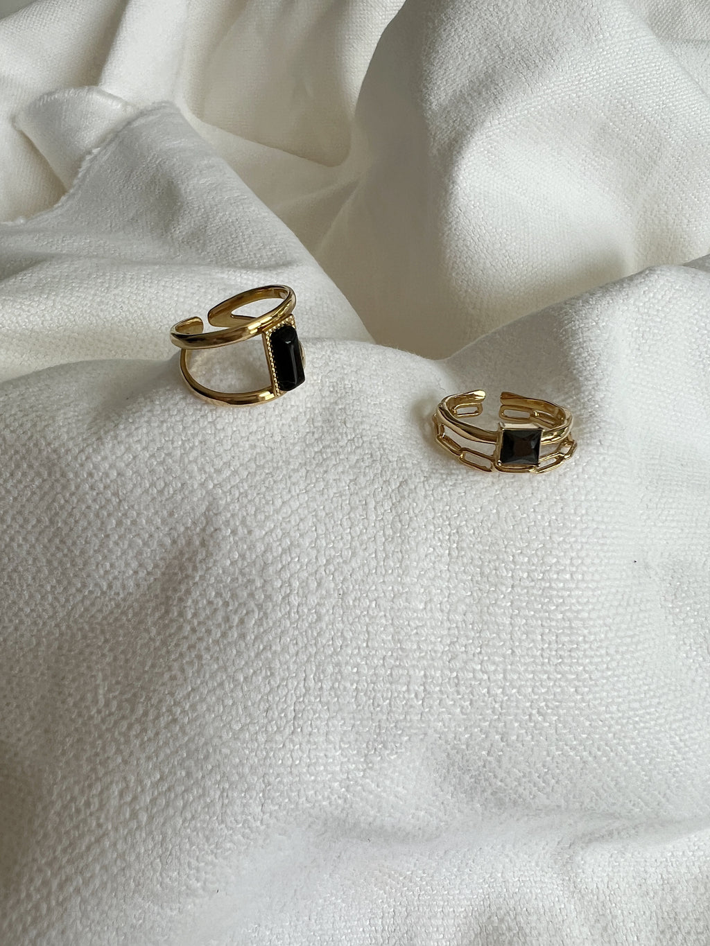 Lary ring - Black And Golden