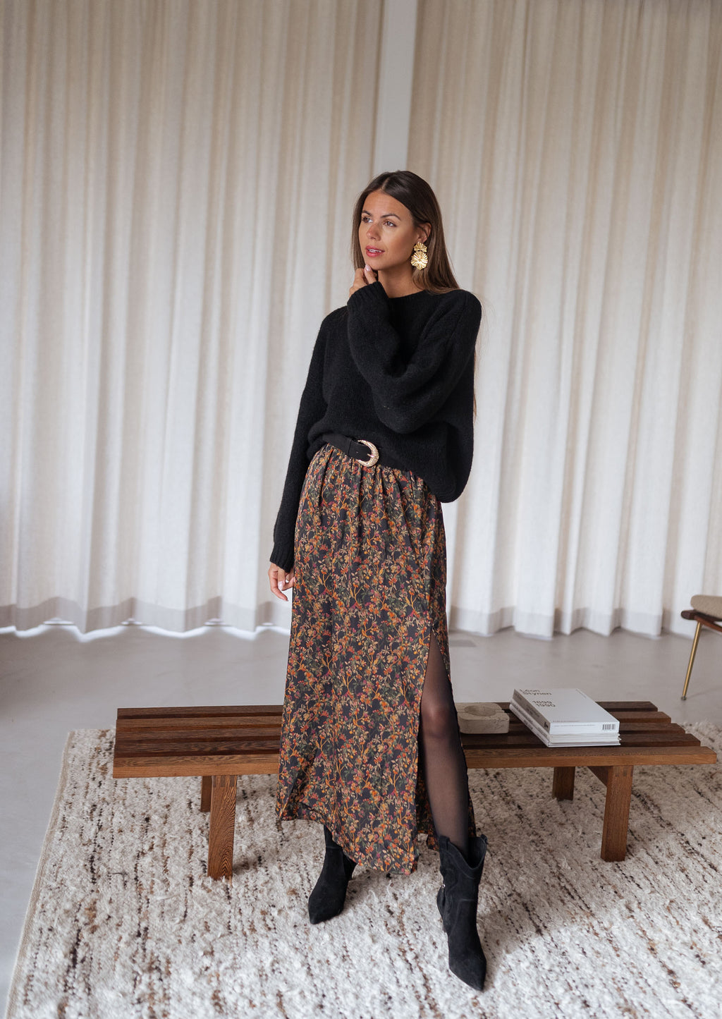 Jupe Longue Noire à Fleurs Isle Collection – Femme – Taille 16 – Midi